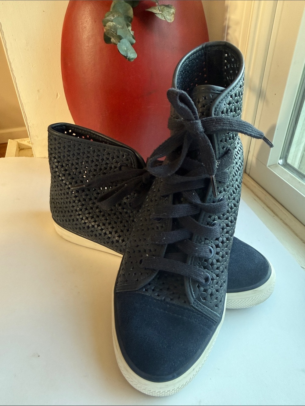 Tory Burch Navy Perforated High-Top Sneakers Women size 8.5